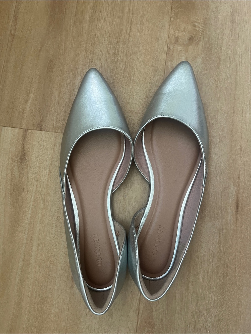 Old Navy Metallic Silver Pointed Flats